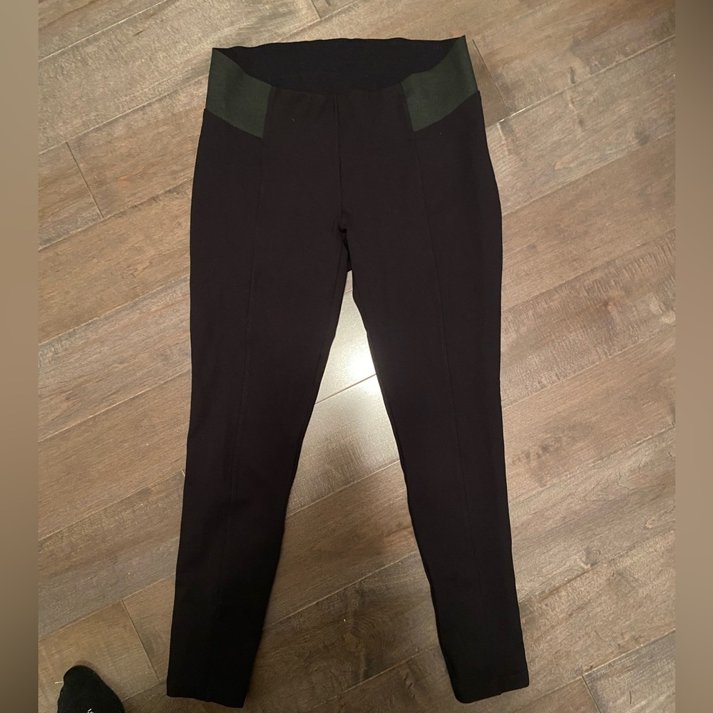 A Pea In The Pod Under Bump Leggings Size Medium